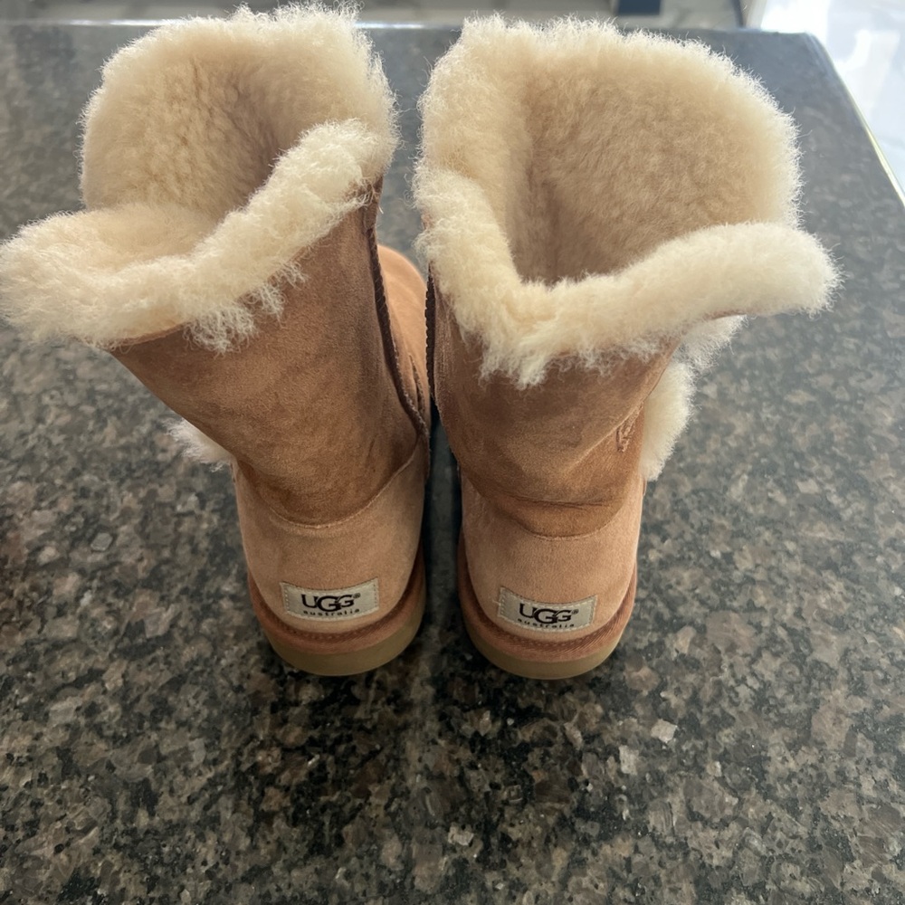 Ugg Bailey Button - image 3
